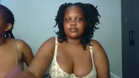 sassie_bee online show from December 21, 2025, 9:27 am