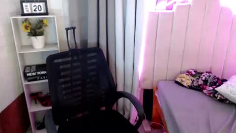 sassy_kimmyy online show from April 23, 2026, 12:29 pm
