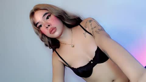 Snapshot of sassy_tiffanie chatting on October 23, 2025, 1:27 am Tiffanie online show from October 23, 2025, 1:27 am