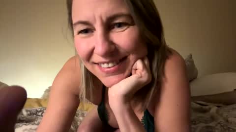 Sassyella online show from December 14, 2024, 8:23 am