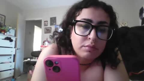 Snapshot of sassypandaxxx chatting on June 10, 2026, 12:00 am koolkat online show from June 10, 2026, 12:00 am