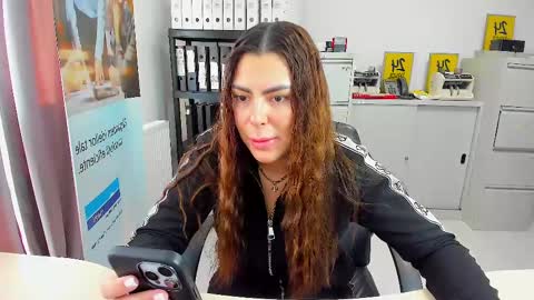 sassytiff online show from February 9, 2025, 1:46 pm