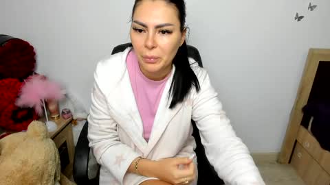 sassytiff online show from May 10, 2026, 10:20 am