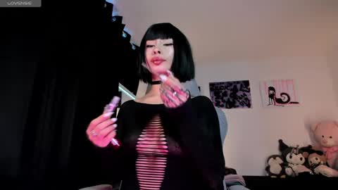 Snapshot of satanbabee_ chatting on May 20, 2026, 10:16 pm im expecting 300 thumbs up on my altar online show from May 20, 2026, 10:16 pm