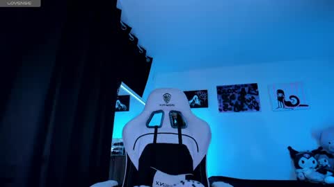 Snapshot of satanbabee_ chatting on June 4, 2026, 11:22 pm im expecting 300 thumbs up on my altar online show from June 4, 2026, 11:22 pm