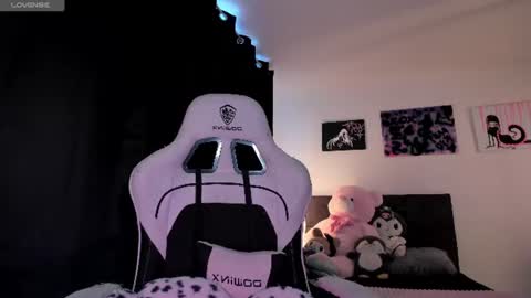 Snapshot of satanbabee_ chatting on June 22, 2026, 9:34 pm im expecting 300 thumbs up on my altar online show from June 22, 2026, 9:34 pm