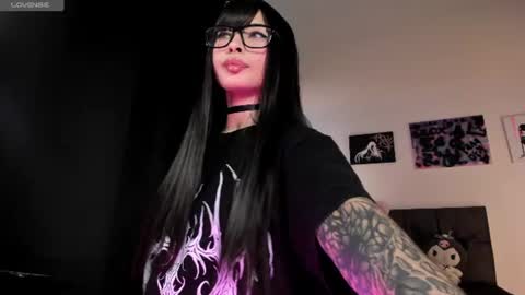 Snapshot of satanbabee_ chatting on June 24, 2026, 10:31 pm im expecting 300 thumbs up on my altar online show from June 24, 2026, 10:31 pm