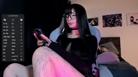 Snapshot of satanbabee_ chatting on July 20, 2026, 11:18 pm im expecting 300 thumbs up on my altar online show from July 20, 2026, 11:18 pm