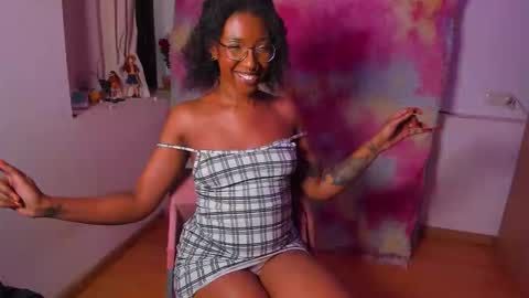 saturno_vibes online show from November 11, 2025, 9:53 am