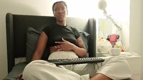 saturno_vibes online show from July 28, 2026, 3:35 am
