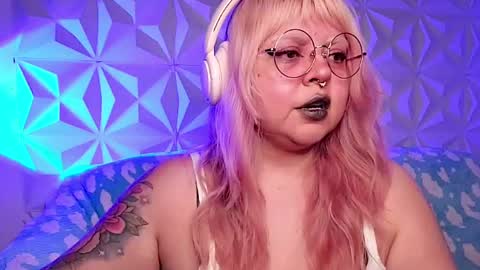 Gina George online show from May 3, 2026, 11:00 pm