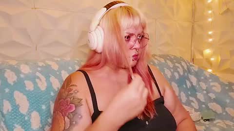Gina George online show from June 13, 2026, 2:20 am