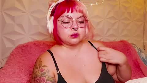Gina George online show from July 7, 2026, 2:03 am