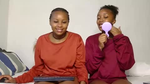 Snapshot of saucy_angels chatting on October 12, 2025, 9:30 am Saucy online show from October 12, 2025, 9:30 am