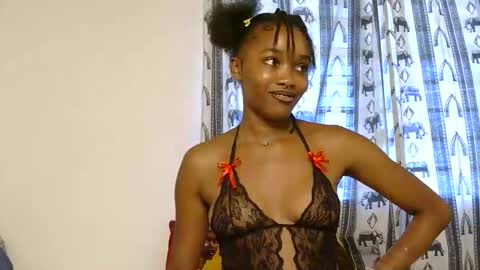 Snapshot of saucy_angels chatting on November 3, 2025, 2:18 pm Saucy online show from November 3, 2025, 2:18 pm