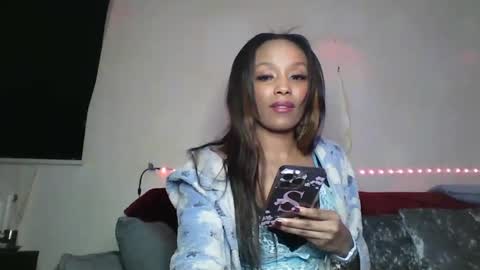 Snapshot of saucy_shanice chatting on January 2, 2025, 1:38 am Shaniiice online show from January 2, 2025, 1:38 am
