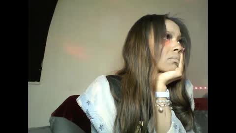 Snapshot of saucy_shanice chatting on January 3, 2025, 8:11 pm Shaniiice online show from January 3, 2025, 8:11 pm