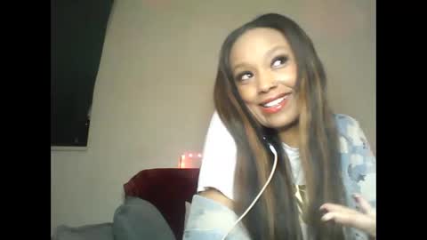 Snapshot of saucy_shanice chatting on January 5, 2025, 10:08 pm Shaniiice online show from January 5, 2025, 10:08 pm
