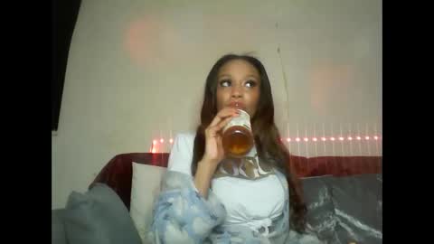 Snapshot of saucy_shanice chatting on March 6, 2025, 12:21 am Shaniiice online show from March 6, 2025, 12:21 am