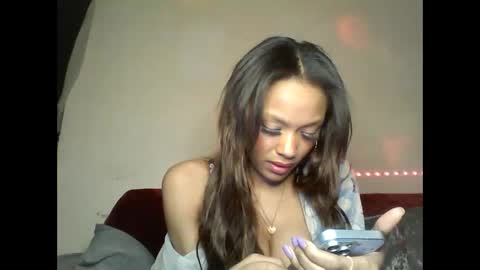 Snapshot of saucy_shanice chatting on March 11, 2025, 7:03 pm Shaniiice online show from March 11, 2025, 7:03 pm