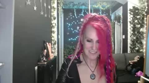 Snapshot of saucysky chatting on September 25, 2025, 9:51 pm SaucySky online show from September 25, 2025, 9:51 pm