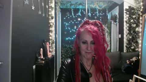 Snapshot of saucysky chatting on September 30, 2025, 8:36 pm SaucySky online show from September 30, 2025, 8:36 pm