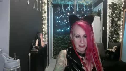 Snapshot of saucysky chatting on October 4, 2025, 8:18 pm SaucySky online show from October 4, 2025, 8:18 pm