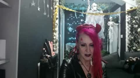 Snapshot of saucysky chatting on October 28, 2025, 9:28 pm SaucySky online show from October 28, 2025, 9:28 pm