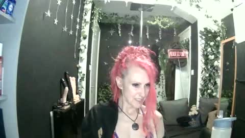 SaucySky online show from June 11, 2026, 12:32 am