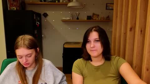 Snapshot of sav_anna chatting on October 15, 2025, 3:12 pm LUNA and ANNA    online show from October 15, 2025, 3:12 pm