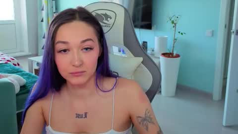 Snapshot of savage_lust_ chatting on April 1, 2026, 3:18 am Ariel online show from April 1, 2026, 3:18 am