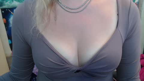 Snapshot of savanah_banana chatting on October 4, 2025, 5:27 am Savanah online show from October 4, 2025, 5:27 am
