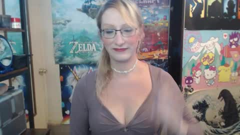 Snapshot of savanah_banana chatting on October 13, 2025, 7:03 pm Savanah online show from October 13, 2025, 7:03 pm