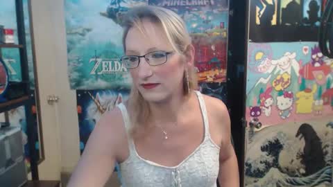 Snapshot of savanah_banana chatting on October 16, 2025, 5:47 pm Savanah online show from October 16, 2025, 5:47 pm