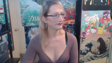 Snapshot of savanah_banana chatting on October 22, 2025, 6:18 pm Savanah online show from October 22, 2025, 6:18 pm