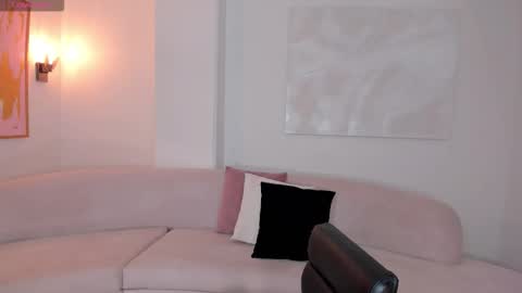 S a v a n n a h  online show from October 19, 2025, 5:57 pm