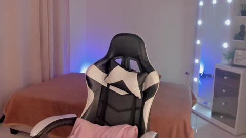 Savannahwildee online show from February 26, 2025, 3:19 pm