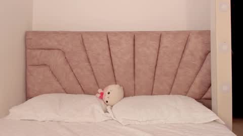 Savannahwildee online show from November 3, 2025, 12:17 pm