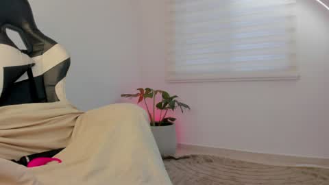 Savannahwildee online show from June 29, 2026, 11:43 am
