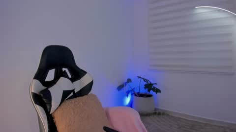 Savannahwildee online show from August 5, 2026, 11:24 am