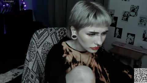 pronoun she. name Mary. age 21. online show from May 5, 2026, 10:51 pm