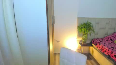 mia online show from May 13, 2026, 1:14 am