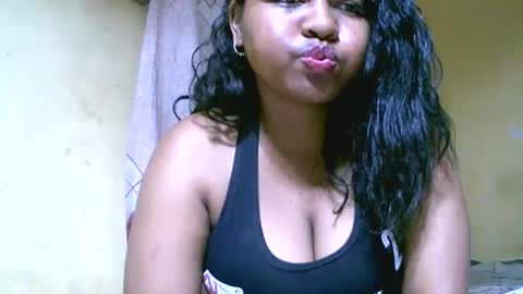 saylla1 online show from November 15, 2025, 7:10 pm