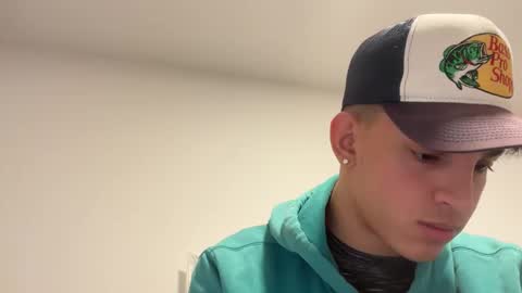 sbouchikh03 online show from January 19, 2026, 7:23 am