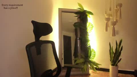 Venus online show from December 5, 2024, 2:55 pm