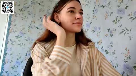 Snapshot of scarlet1flowers chatting on October 5, 2025, 8:34 am Kira online show from October 5, 2025, 8:34 am