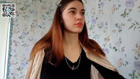 Snapshot of scarlet1flowers chatting on October 6, 2025, 8:23 am Kira online show from October 6, 2025, 8:23 am