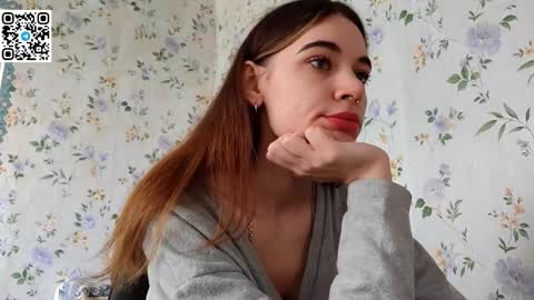 Snapshot of scarlet1flowers chatting on October 15, 2025, 8:58 am Kira online show from October 15, 2025, 8:58 am