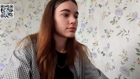 Snapshot of scarlet1flowers chatting on October 26, 2025, 9:26 am Kira online show from October 26, 2025, 9:26 am