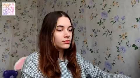 Snapshot of scarlet1flowers chatting on November 7, 2025, 9:31 am Kira online show from November 7, 2025, 9:31 am